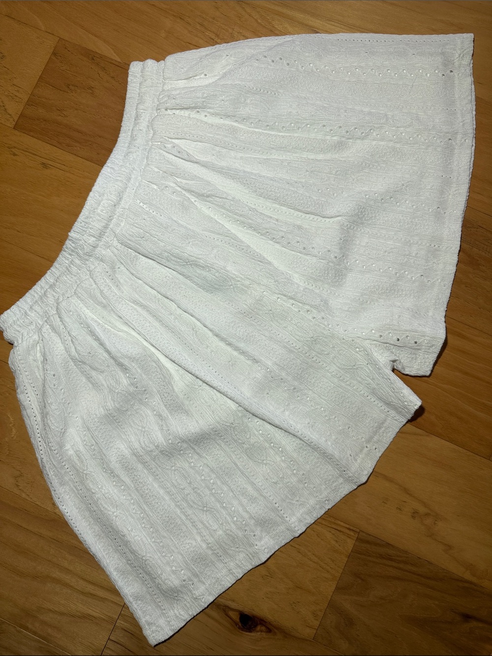 BCBGeneration Flowy Eyelet Drawstring Short - Picture 5 of 7